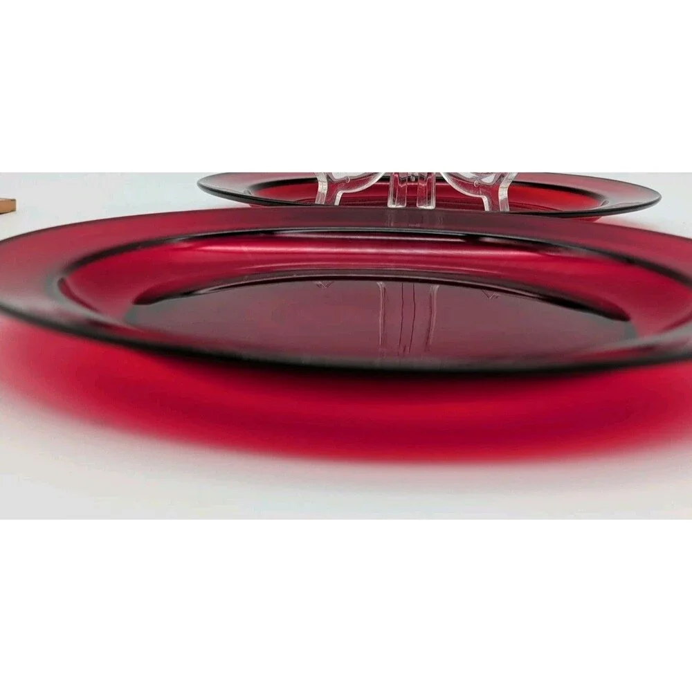 Vtg Arcoroc Ruby Red Classique Glass 9 1/2” Dinner Rimmed Plates Set Of 2